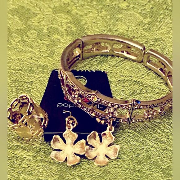 NWT Gold Tone Jewelry Trio- Rhinestone Bracelet,Adjustable Ring,Pierced Earrings - Picture 1 of 16